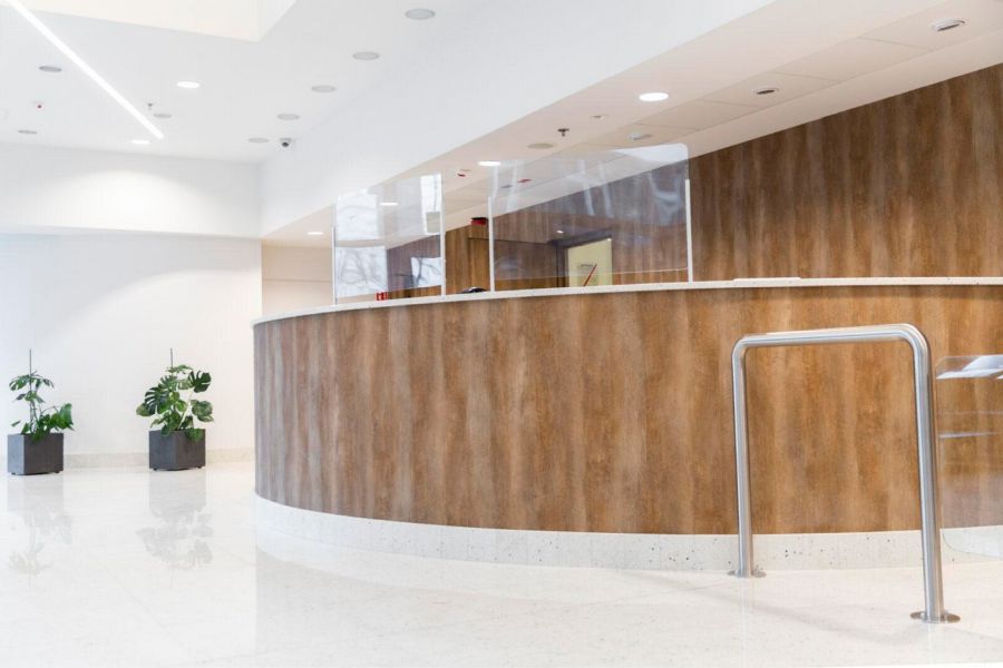 recepcja po renowacji laminatem imitującym drewno recepcja po renowacji laminatem imitującym drewno