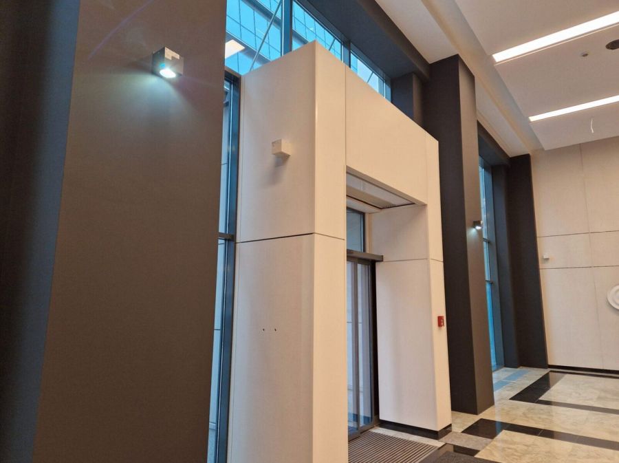 elementy holu wejściowego po odświeżeniu za pomocą laminatu architektonicznego elementy holu wejściowego po odświeżeniu za pomocą laminatu architektonicznego